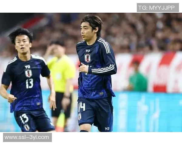 日本队惊险逆转伊东纯也助攻上田绮世补时绝平精彩瞬间