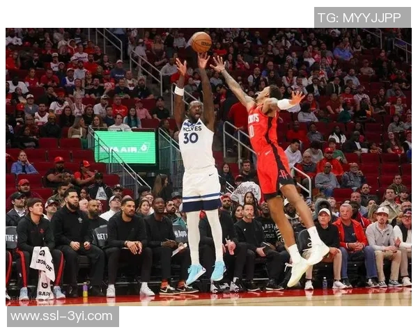 兰德尔半场高效表现24分10投10中助力球队争胜